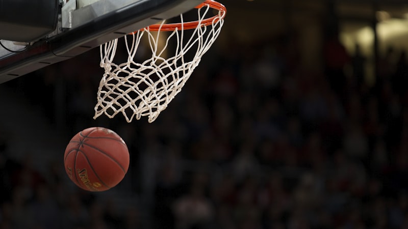 世界杯夺冠庆典全景照片 - 国家队球员高举奖杯，周围是欢呼的球迷与彩带